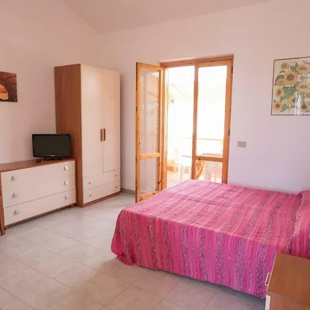 Renella 3 Beds: Balcony, Wifi, Self-catering, 200mt From The Sea Apartment *